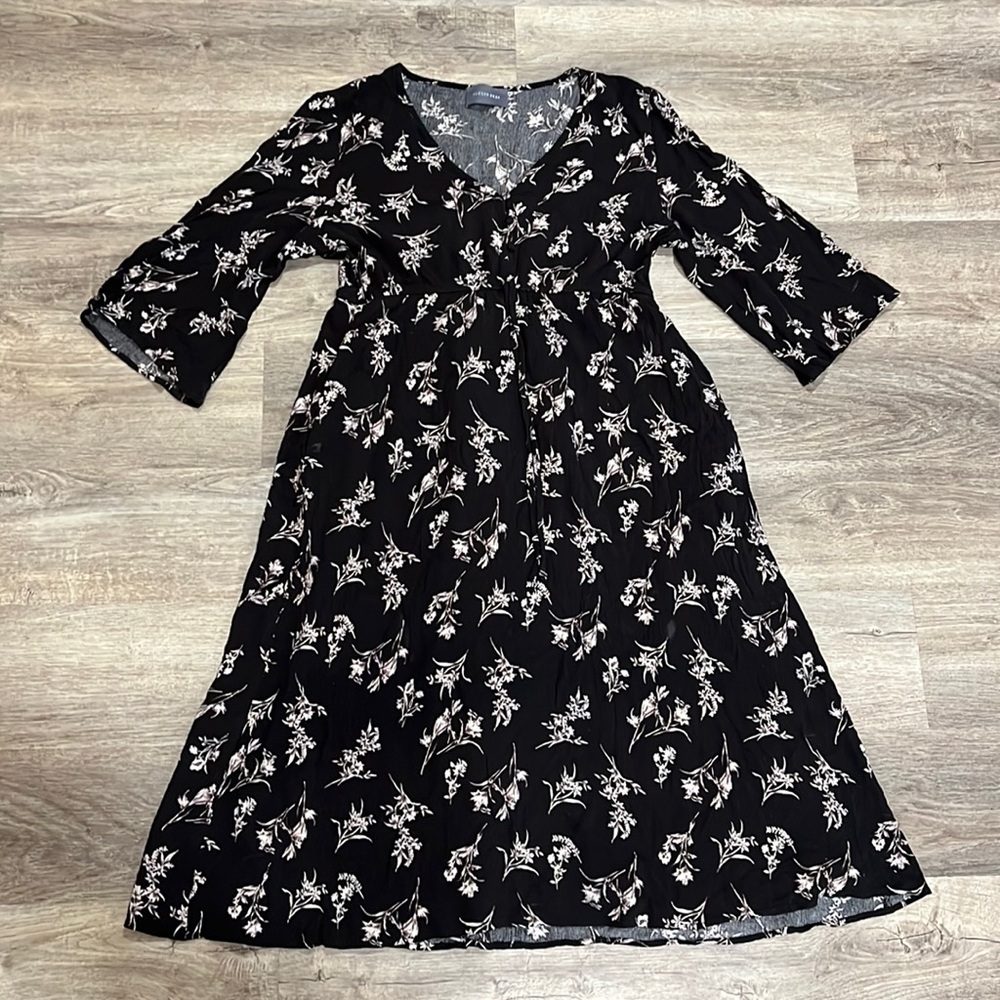 Hudson Gray Black V Neck 3/4 length Sleeve Dress with a Pattern